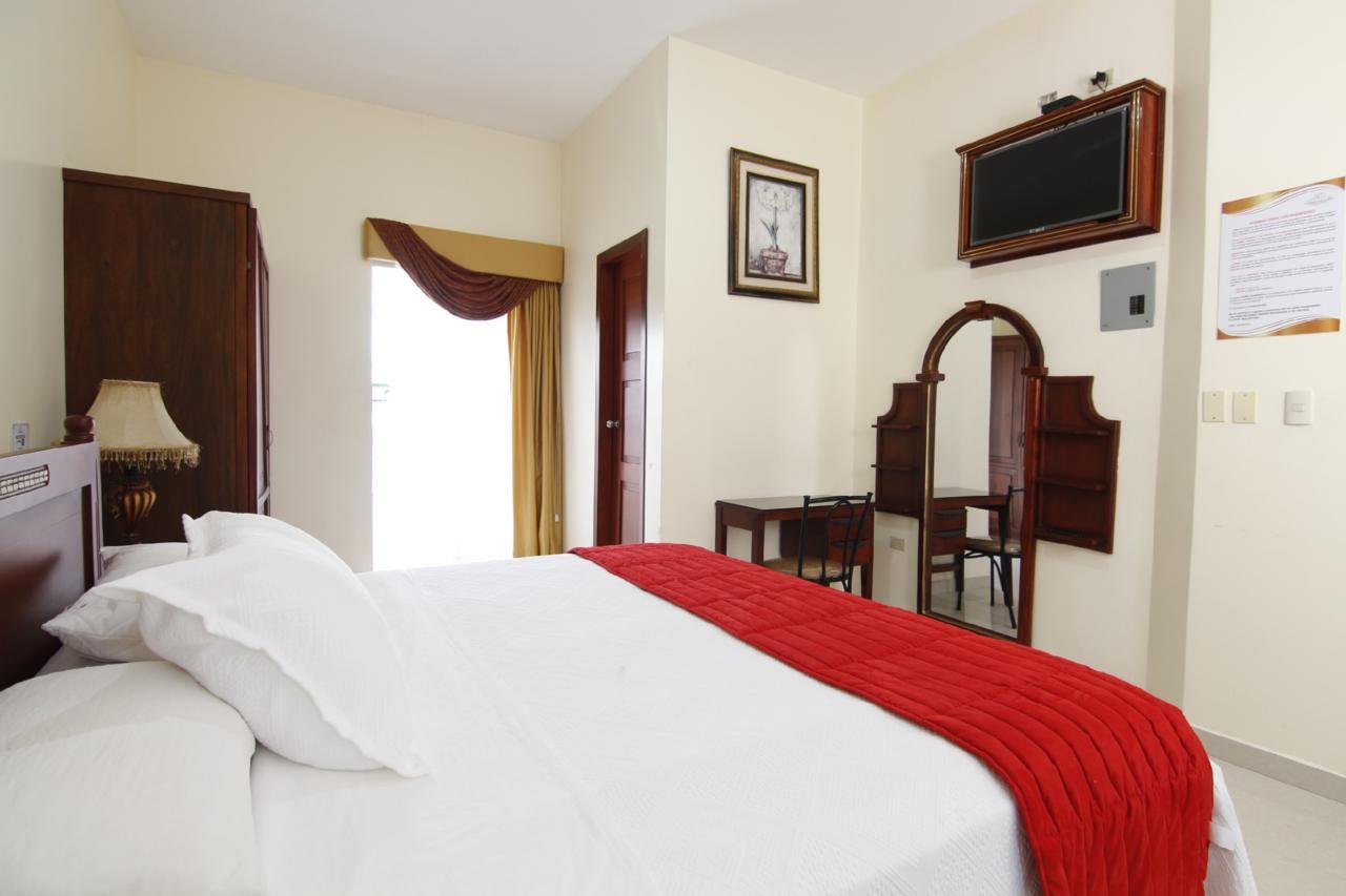 Hotel Versailles Internacional Гуаякуил Екстериор снимка
