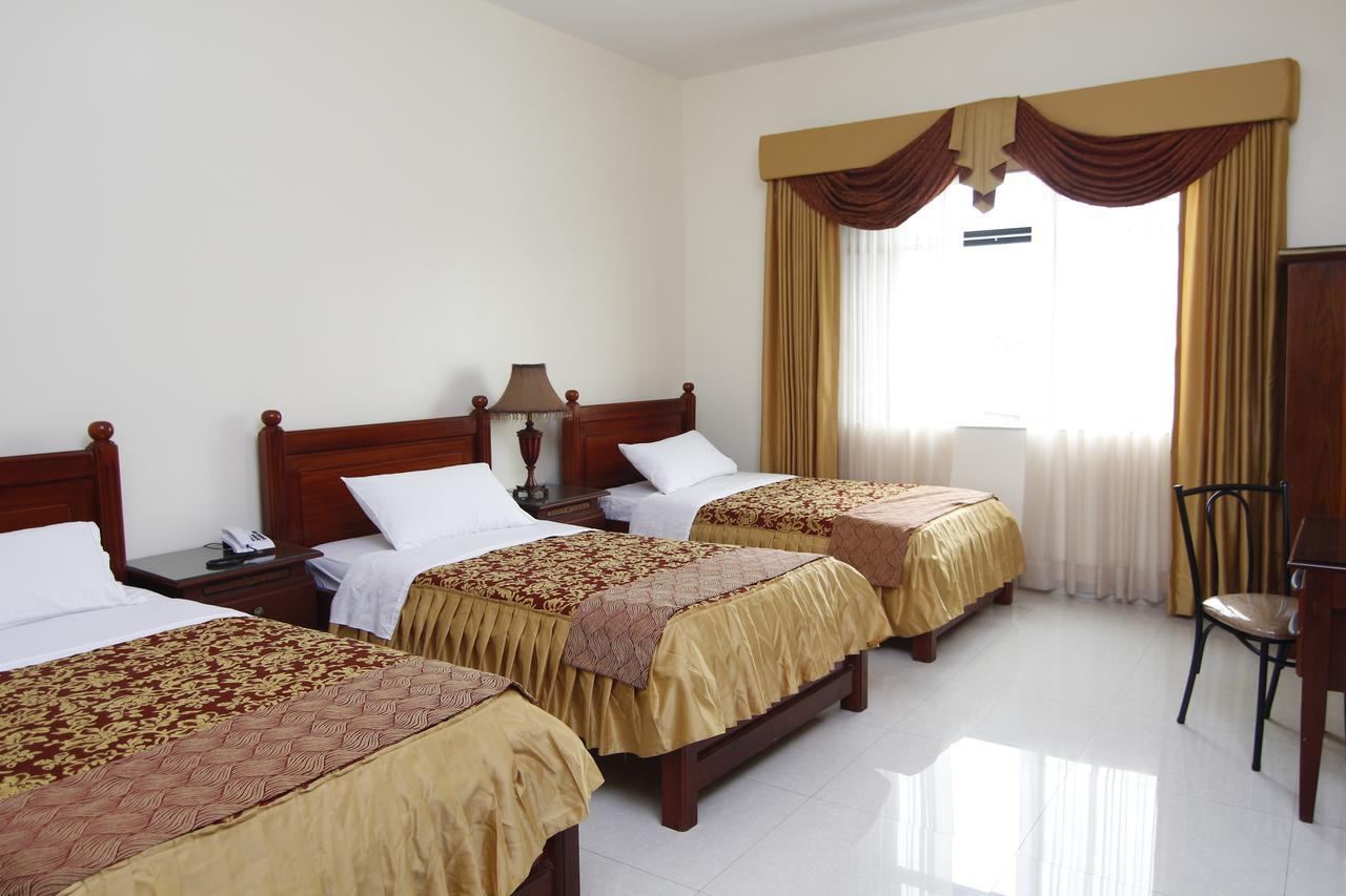 Hotel Versailles Internacional Гуаякуил Екстериор снимка