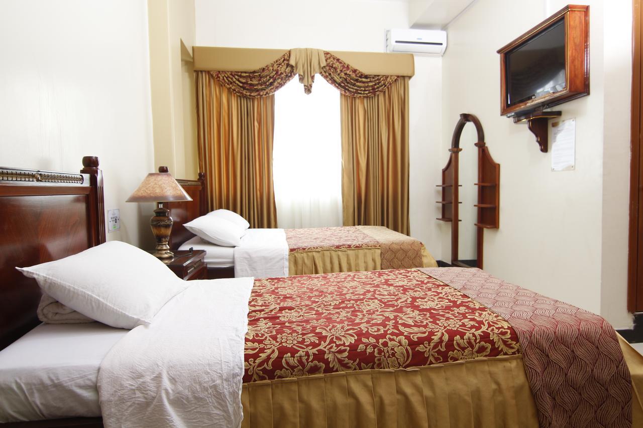 Hotel Versailles Internacional Гуаякуил Екстериор снимка