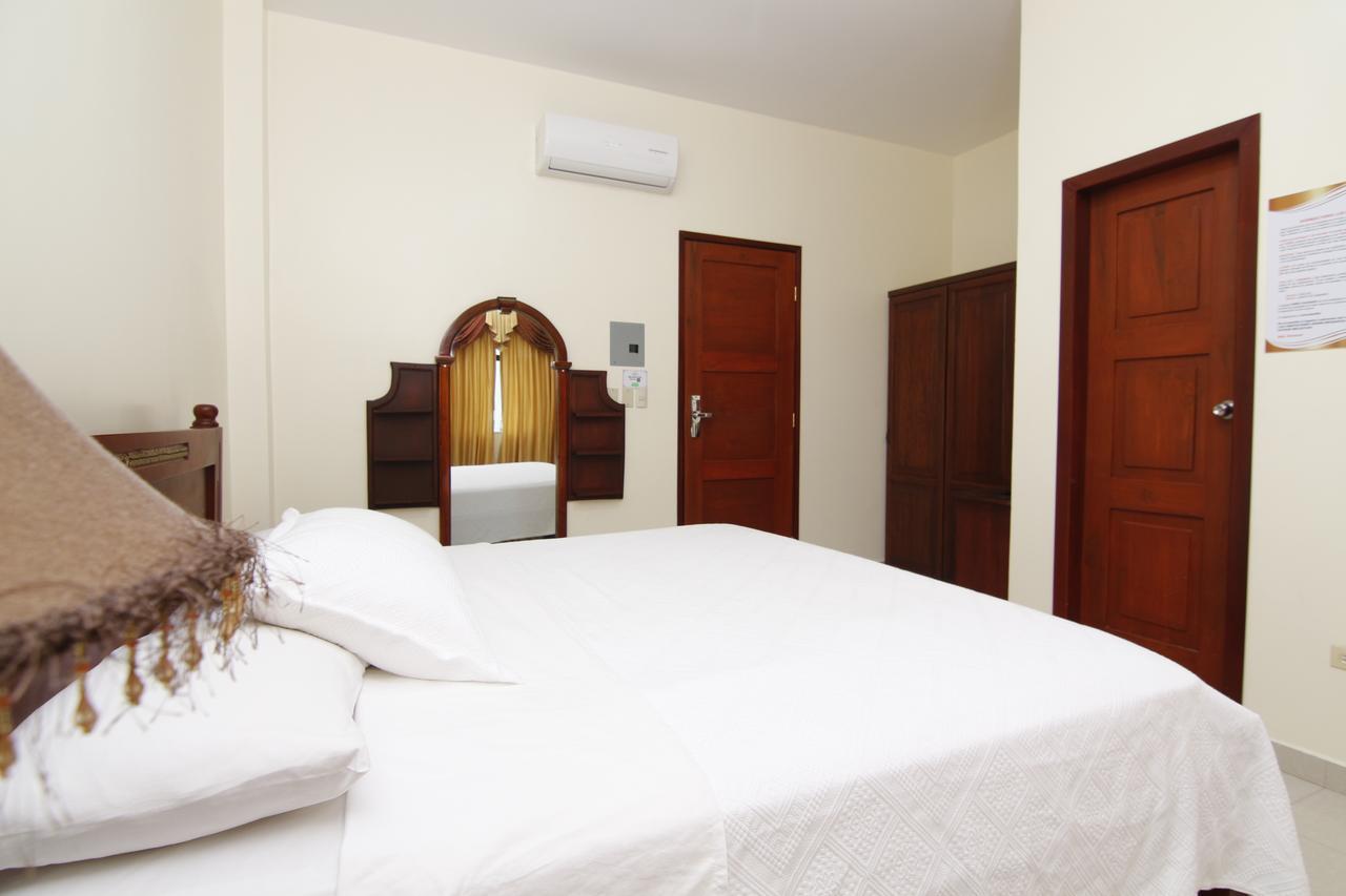Hotel Versailles Internacional Гуаякуил Екстериор снимка