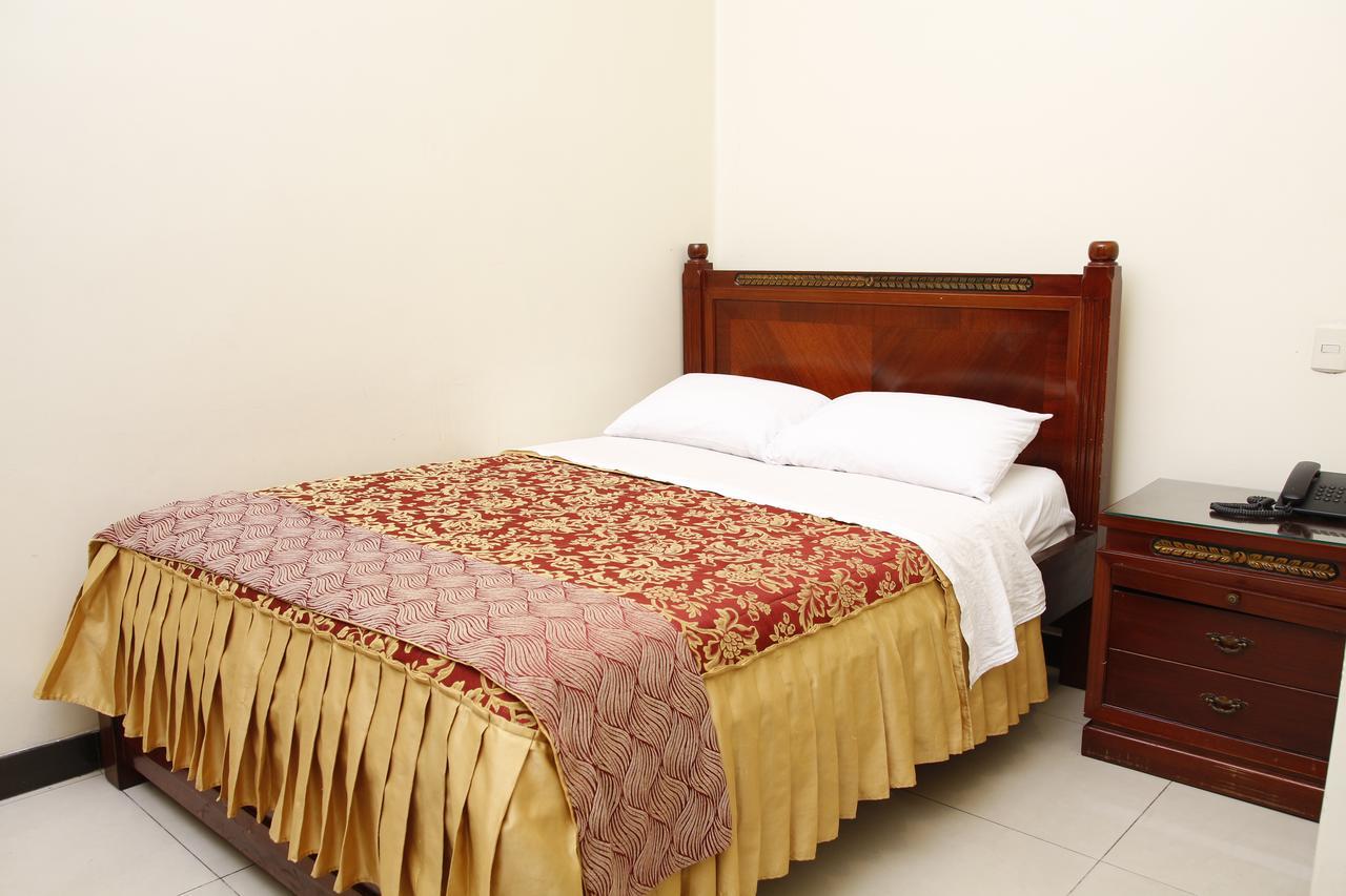 Hotel Versailles Internacional Гуаякуил Екстериор снимка