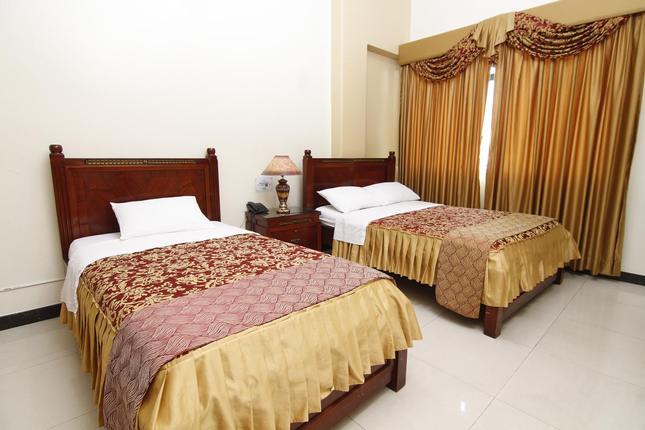 Hotel Versailles Internacional Гуаякуил Екстериор снимка