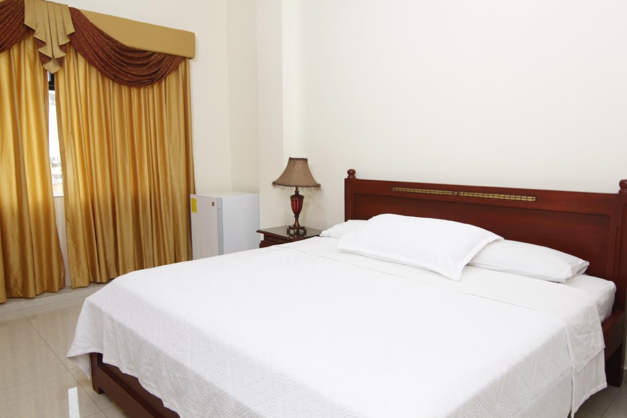 Hotel Versailles Internacional Гуаякуил Екстериор снимка