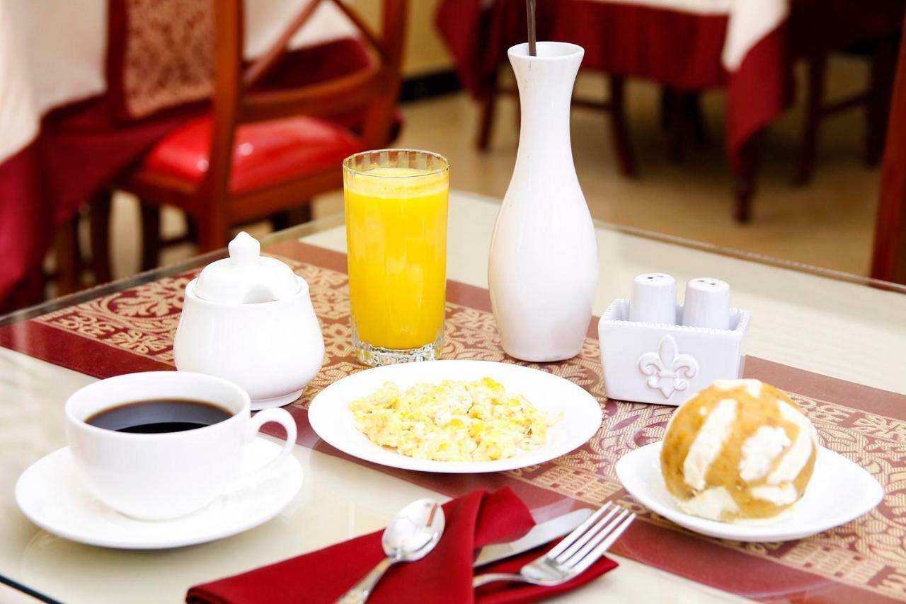 Hotel Versailles Internacional Гуаякуил Екстериор снимка