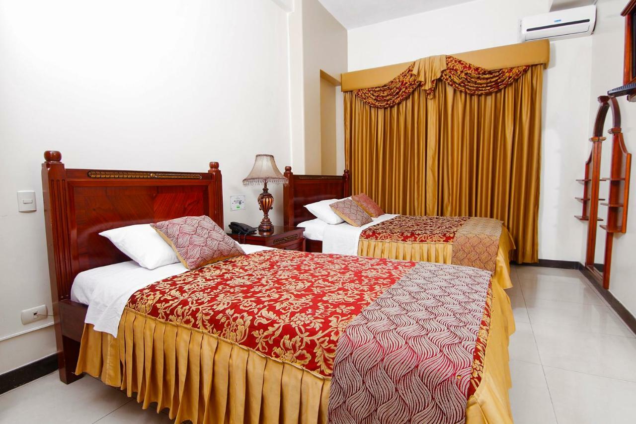 Hotel Versailles Internacional Гуаякуил Екстериор снимка