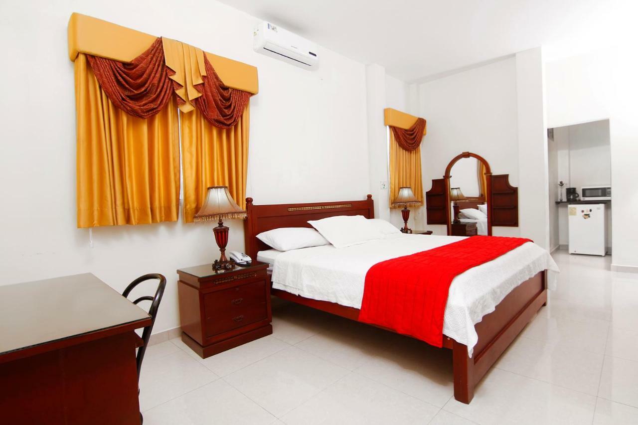 Hotel Versailles Internacional Гуаякуил Екстериор снимка