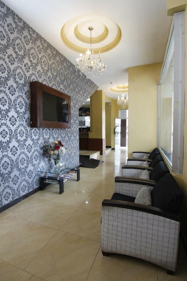 Hotel Versailles Internacional Гуаякуил Екстериор снимка