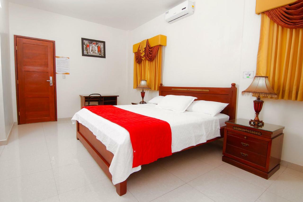 Hotel Versailles Internacional Гуаякуил Екстериор снимка