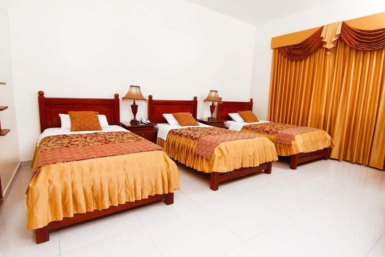 Hotel Versailles Internacional Гуаякуил Екстериор снимка